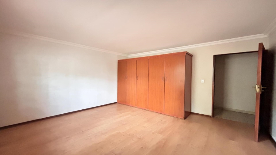 5 Bedroom Property for Sale in Melodie North West